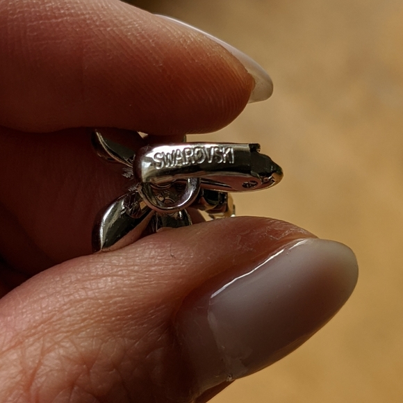 Swarovski butterfly drop earring - Picture 5 of 6